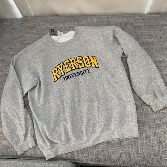 SOLD 🥰💛 Ryerson University/ Toronto Metropolitan Embroidered Crewneck - Picture 1 of 4